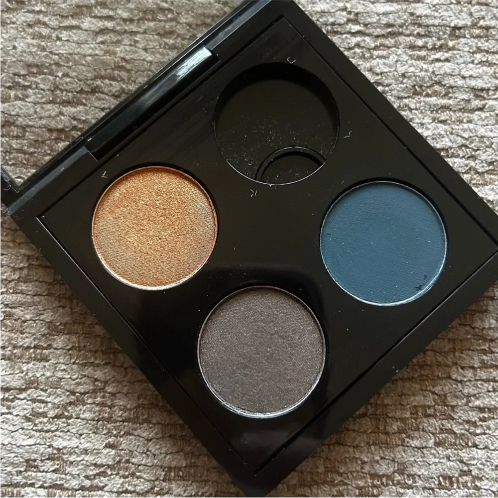 MAC Cosmetics Eyeshadow Palette club, plumage, and Amber lights